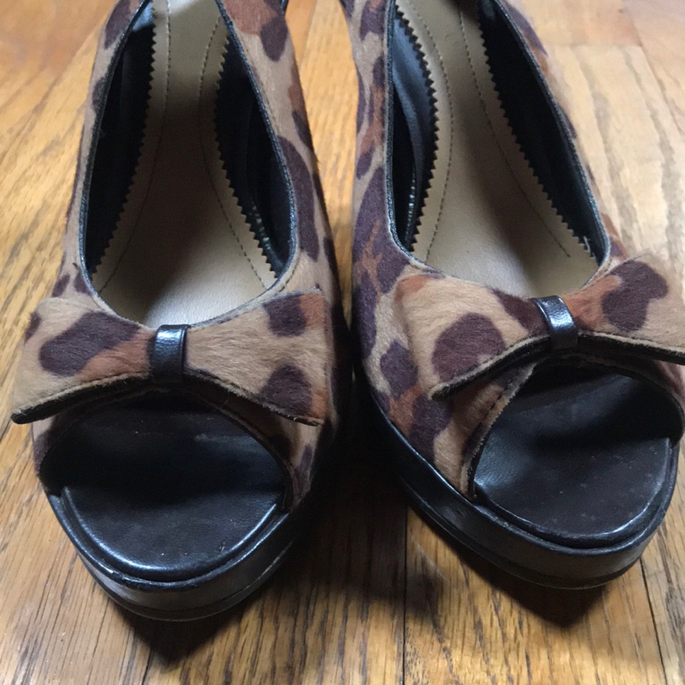 Fioni leopard slingback platform retro heels.  8. - Picture 2 of 7
